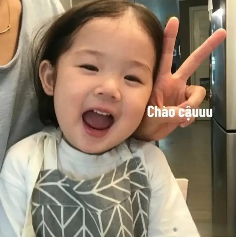 Meme em bé cute dễ thương sẽ là nguồn cảm hứng cho những phút giây thư giãn của bạn.