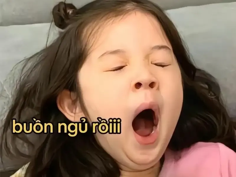 Meme em bé thả tim thể hiện tình cảm đáng yêu, là cách tuyệt vời để gửi lời yêu thương đến mọi người.