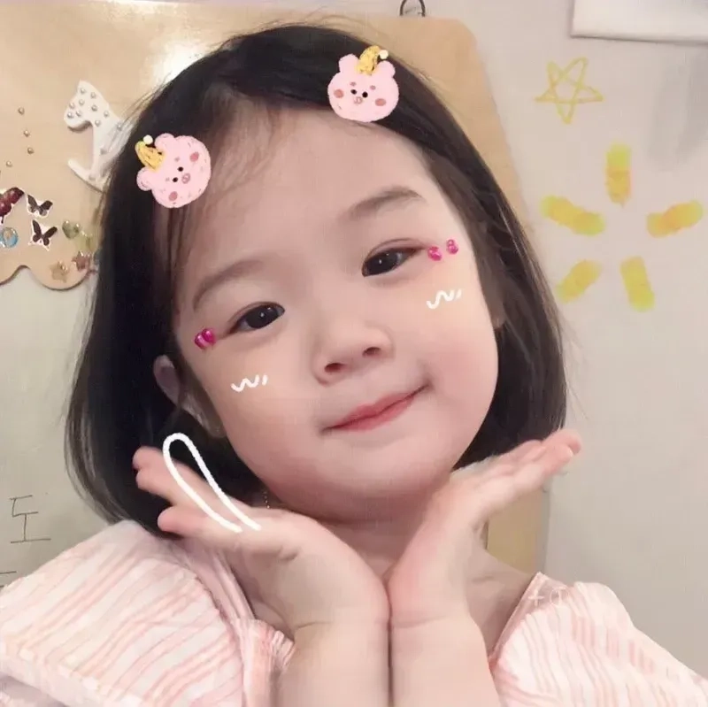 Meme em bé cute hài hước khiến bạn không thể không mỉm cười với những tình huống dễ thương.