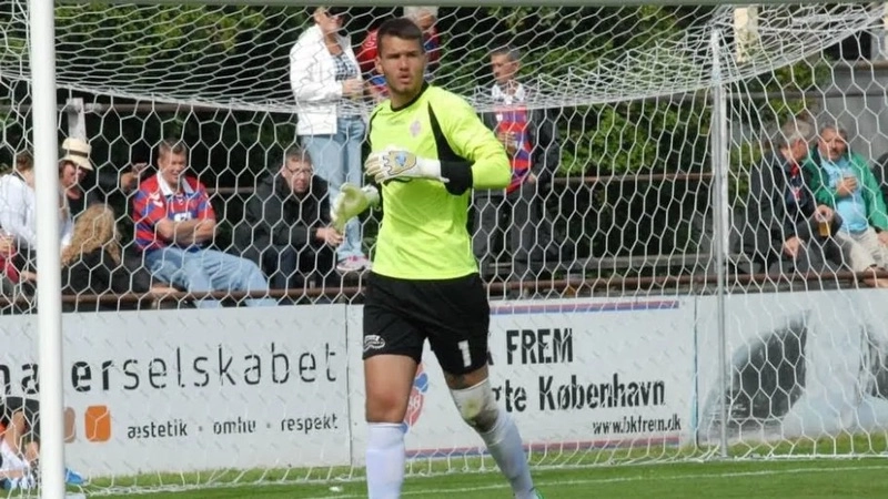 Simon Bloch Jorgensen chính là thủ môn cao nhất thế giới