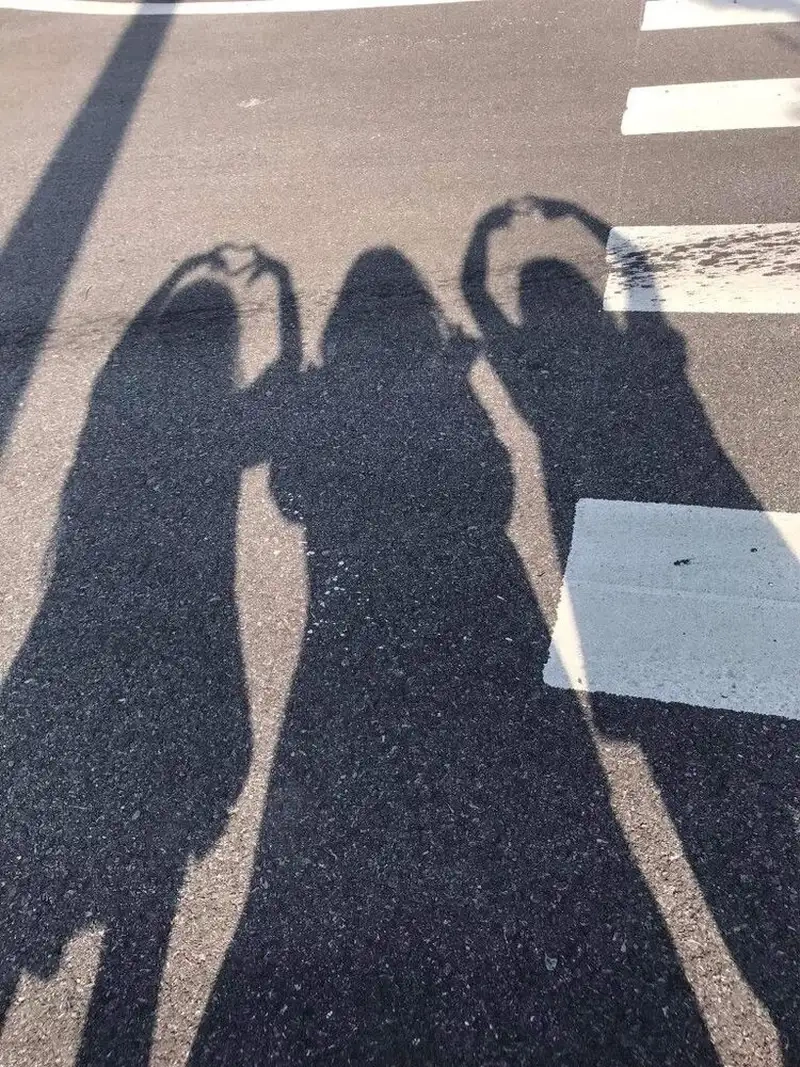 Ghi dấu kỷ niệm nhóm bằng ảnh avatar 3 người bạn