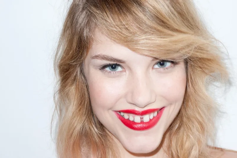 Đàn bà răng thưa thẳng tính và tốt bụng