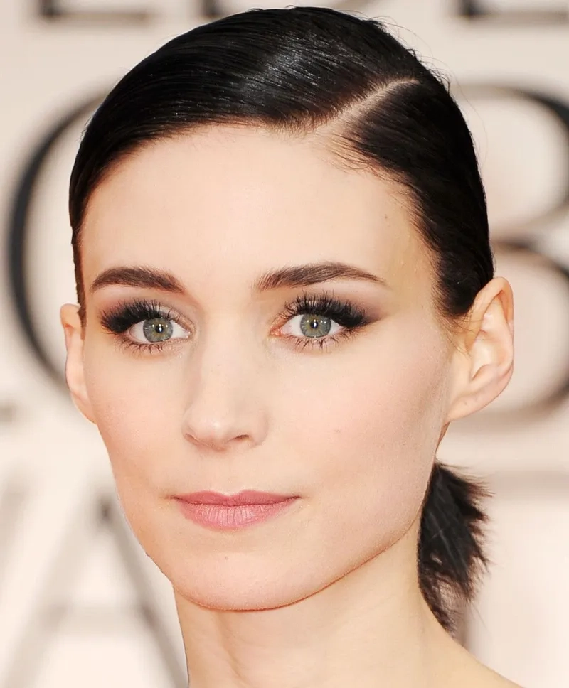 Gái miệng rộng môi mỏng có duyên