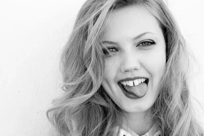 Tướng phụ nữ răng thưa giỏi giao tiếp