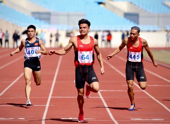 Ngần Ngọc Nghĩa ăn mừng chiến thắng 100m tại giải vô địch quốc gia 2020 Hà Nội Kỷ lục Ngần Ngọc Nghĩa