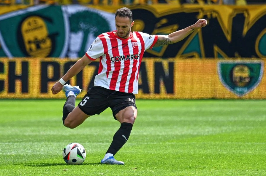 Hình ảnh Ghiță Hagi trong một buổi tập luyện căng thẳng