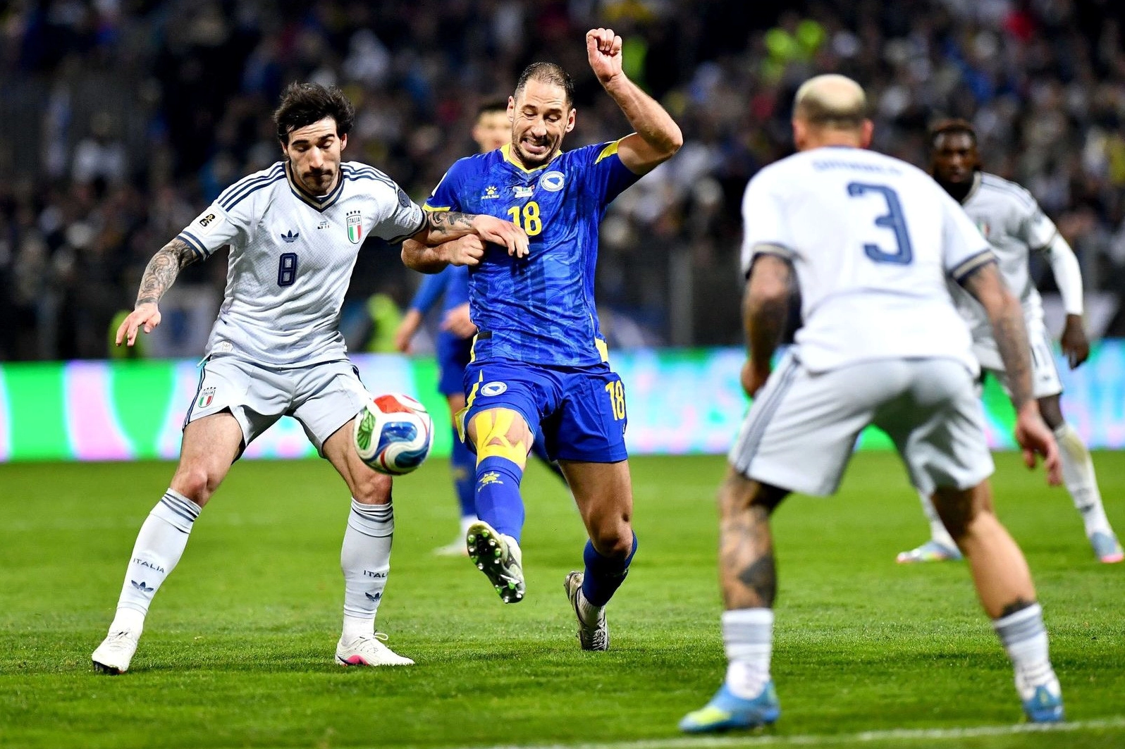 Thông tin về các thương vụ chuyển nhượng lớn của Manchester United và các đội bóng hàng đầu châu Âu