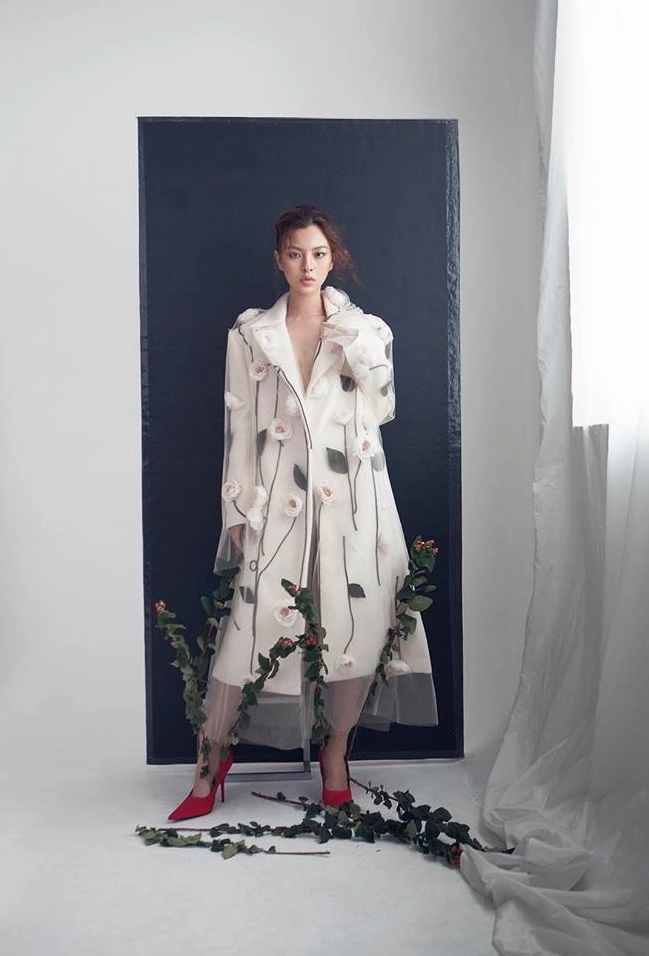 Tú Hảo thể hiện kỹ năng tạo dáng đỉnh cao trước ống kính