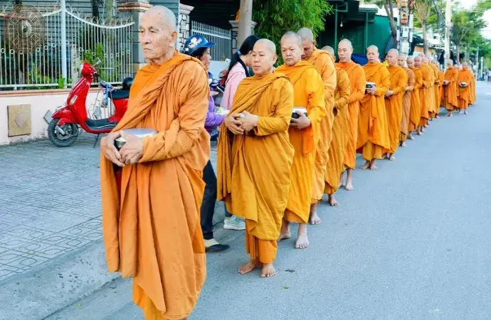 Chư tăng là gì? Ý nghĩa và sự đóng góp trong Phật giáo