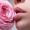 Xem Tướng Môi Phụ Nữ: Bí Quyết Đoán Vận Mệnh Giàu Sang