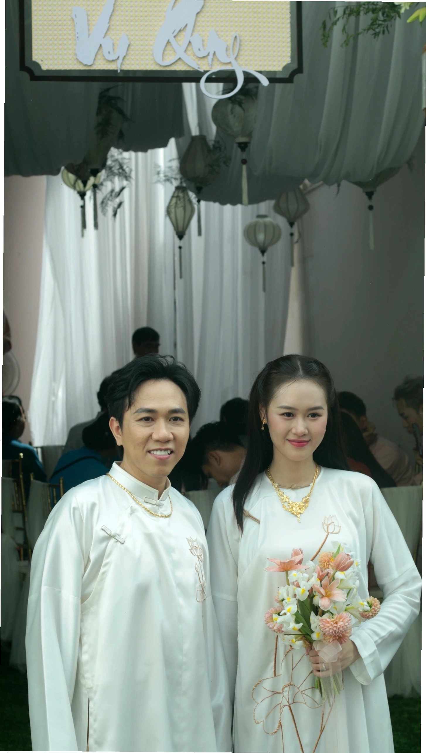 Anh Đức trong trang phục lịch lãm