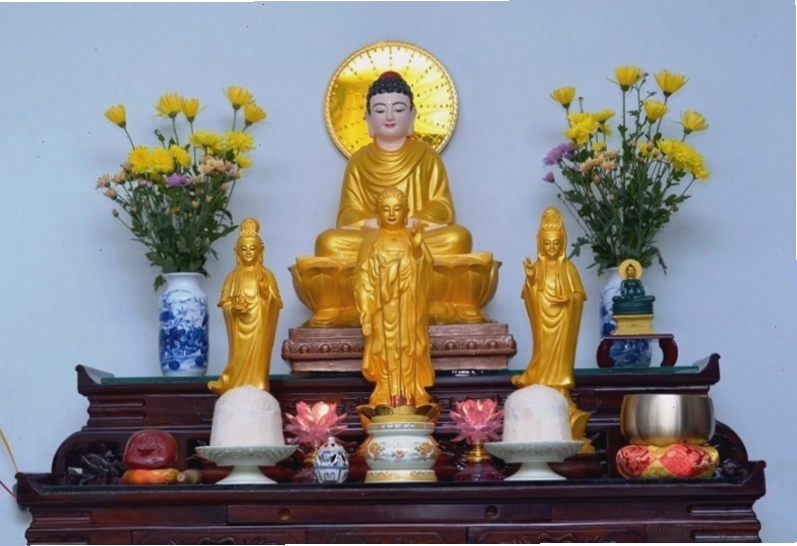 Các vị Chư Phật thường được thờ trên bàn thờ Phật tại gia