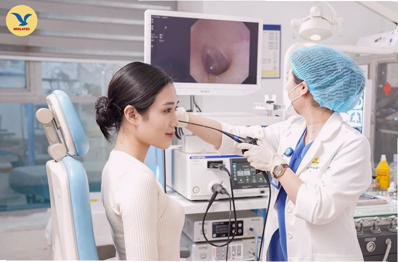 Cần đi khám khi bị ngứa tai trái kéo dài và ảnh hưởng đến thính lực