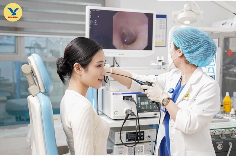 Cần đi khám khi bị ngứa tai trái kéo dài và ảnh hưởng đến thính lực