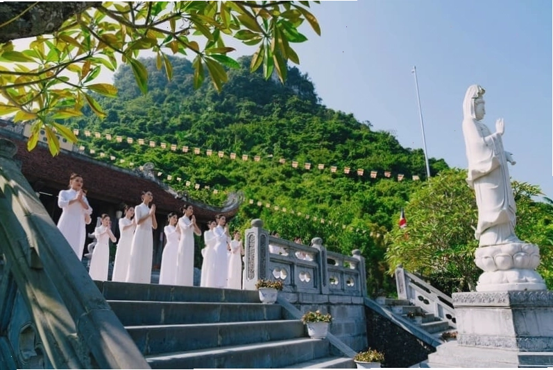 Cảnh hoàng hôn yên bình tại Chùa Phật Tích Trúc Lâm Bản Giốc