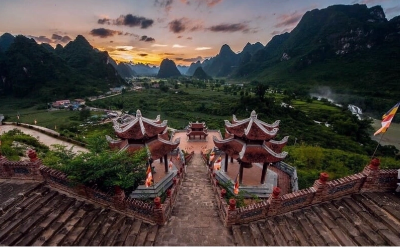 Cảnh quan thiên nhiên hùng vĩ xung quanh Chùa Phật Tích Trúc Lâm Bản Giốc
