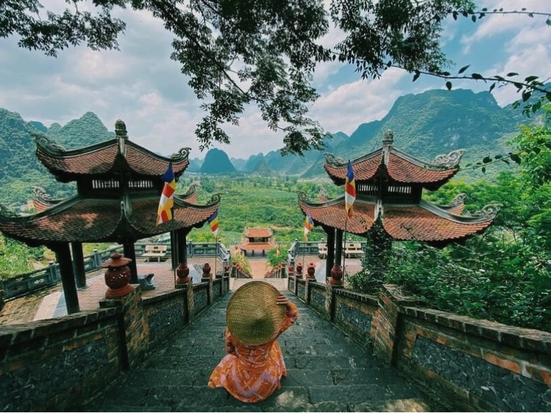 Con đường nhỏ dẫn vào Chùa Phật Tích Trúc Lâm Bản Giốc