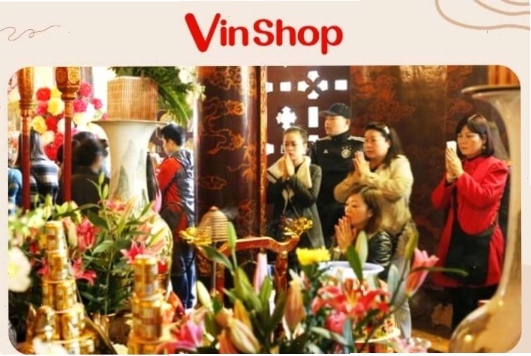 Cổng chùa với kiến trúc cổ kính
