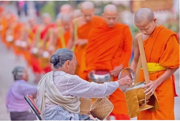 Cúng dường đúng cách để có lợi lạc