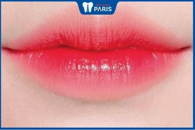 Dáng môi trên cong lên, thể hiện ý chí mạnh mẽ
