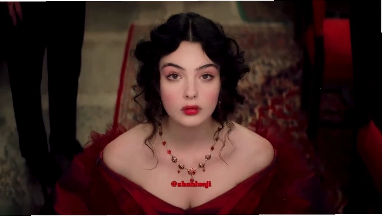 Deva Cassel, con gái của Monica Bellucci, sở hữu nhan sắc thừa hưởng từ mẹ