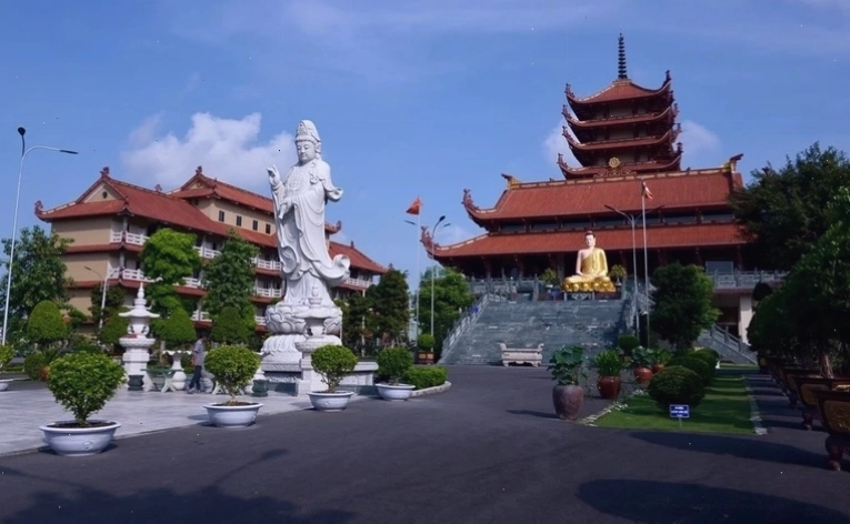 Diện mạo mới của Chùa Thanh Tâm (Phật Cô Đơn) với Bát Bửu Phật Đài trang nghiêm