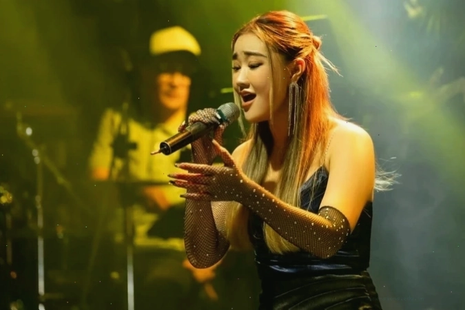 Diễn viên Maya trong một phân cảnh phim Không giới hạn