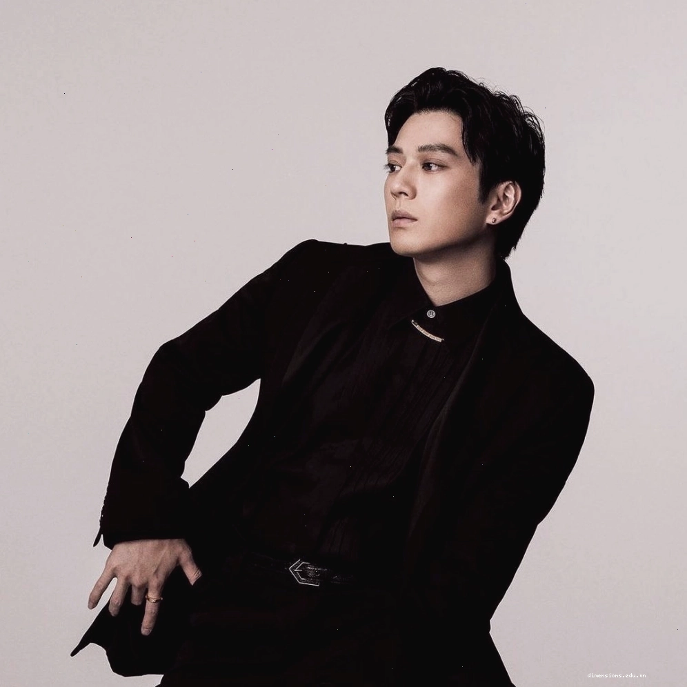Diễn viên Nhật Bản Arata Mackenyu trong vai Roronoa Zoro