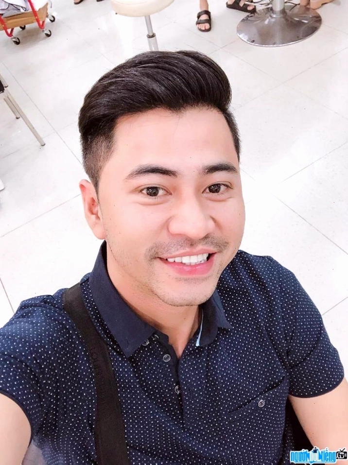 Diễn viên Quốc Bảo trong một buổi chụp hình