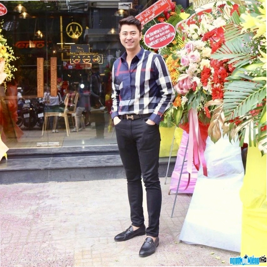Diễn viên Quốc Bảo với phong thái lịch lãm