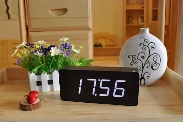 Đồng hồ mini decor bàn làm việc hợp phong thủy
