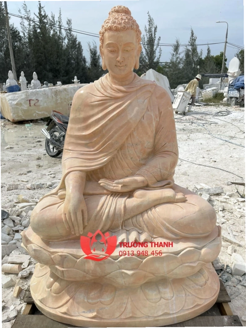 Đức Phật A Di Đà với hào quang rực rỡ