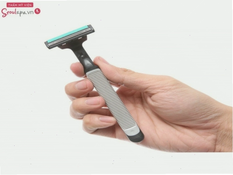 Dùng dao cạo lông bụng không gây chảy máu