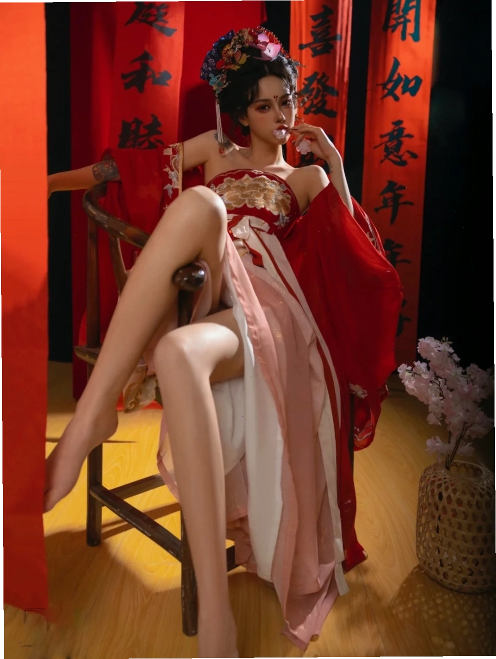 Gái Trung Quốc cosplay trong khung cảnh ngoại cảnh ấn tượng