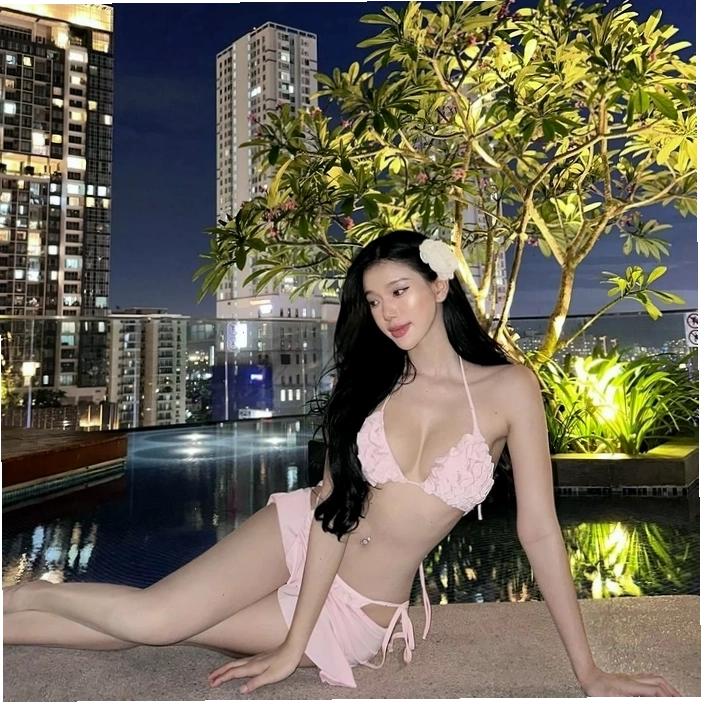 Gái xinh bikini quyến rũ với đường cong hoàn hảo