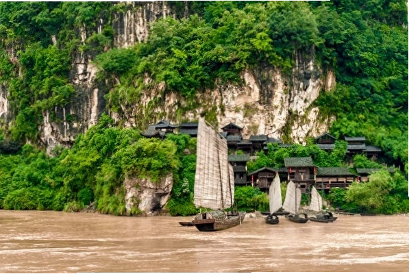 Hình ảnh minh họa về nhân quả tuần hoàn và lòng tốt cứu người là tự cứu mình
