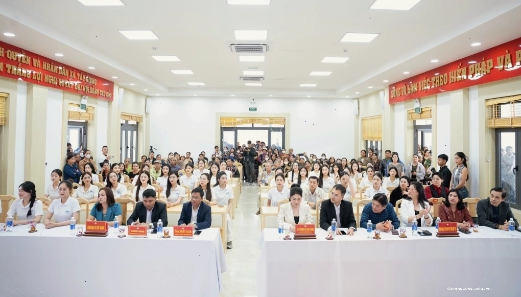 Hoa hậu Sinh viên Hòa bình Việt Nam lan tỏa yêu thương nơi vùng biên