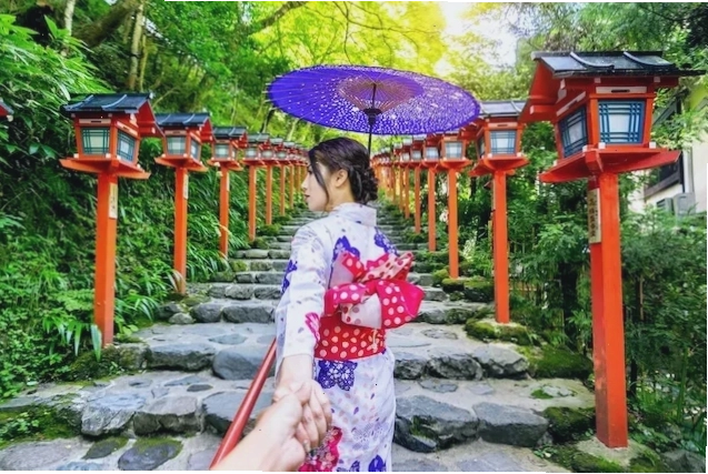 Hoa tử đằng trong anime Kimetsu no Yaiba mang ý nghĩa đặc biệt
