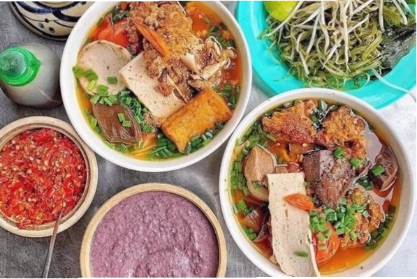 Hoàn thiện bát bún riêu cua đồng hấp dẫn