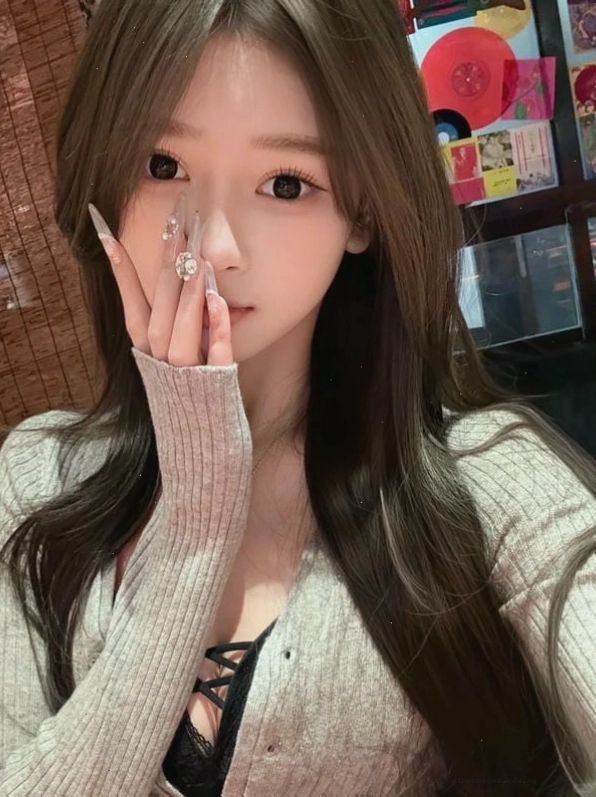 Hot girl Douyin với phong cách cá tính và năng động