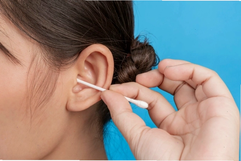 Khắc phục và phòng ngừa ngứa tai trái bằng cách lấy ráy tai thường xuyên