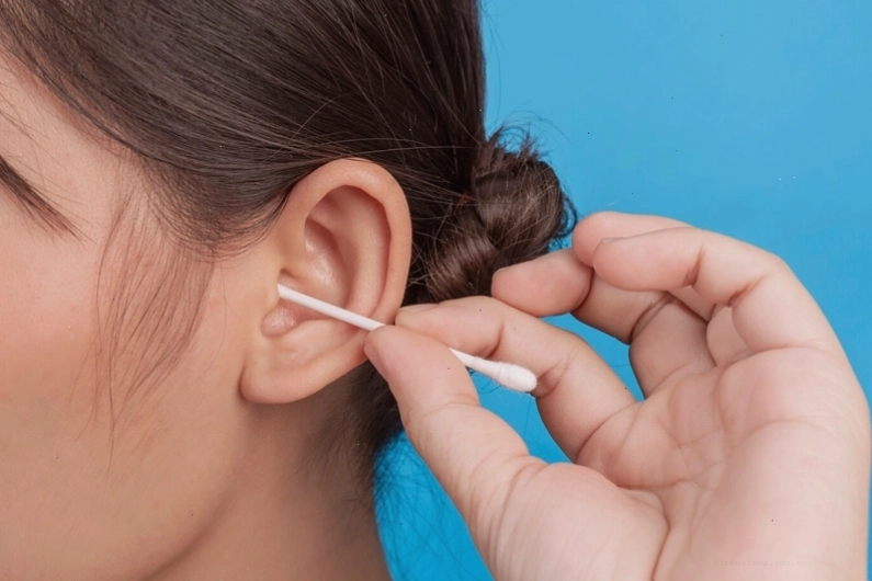 Khắc phục và phòng ngừa ngứa tai trái bằng cách lấy ráy tai thường xuyên