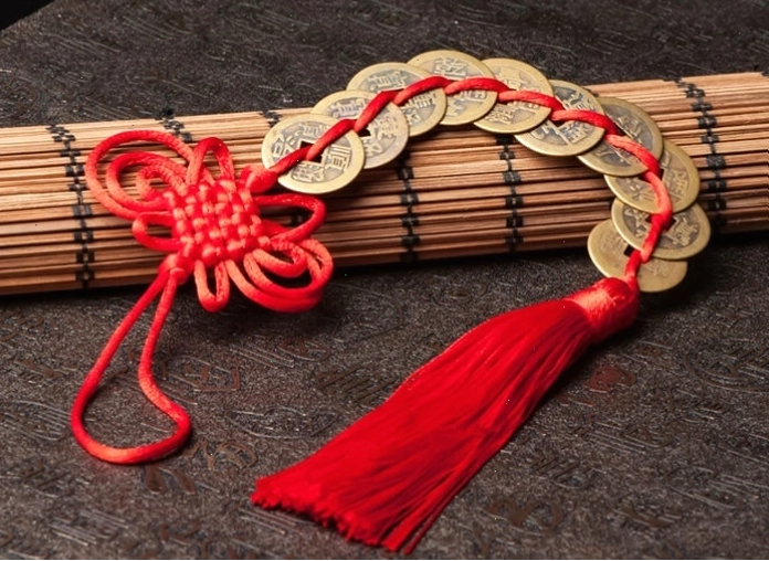 Khánh treo xe ô tô đồng tiền xu