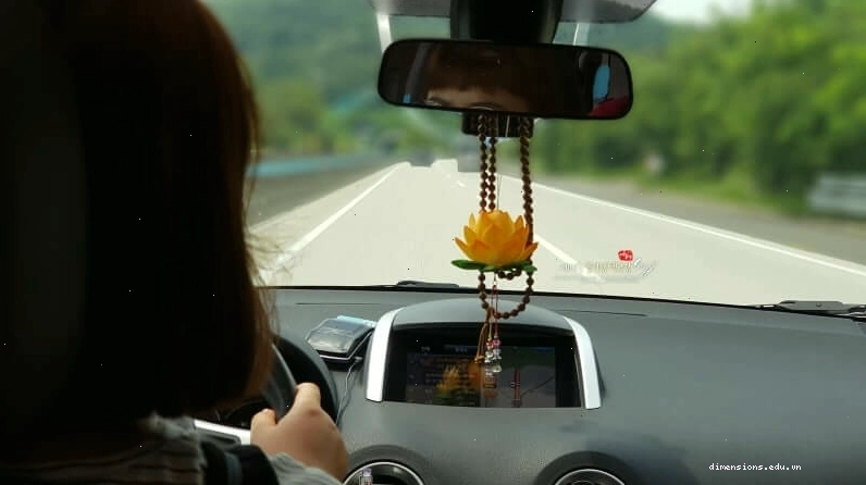 Khánh treo xe ô tô phong thủy là gì?