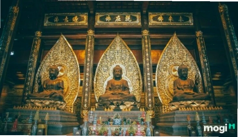 Không gian thờ cúng trang nghiêm ở chùa chiền