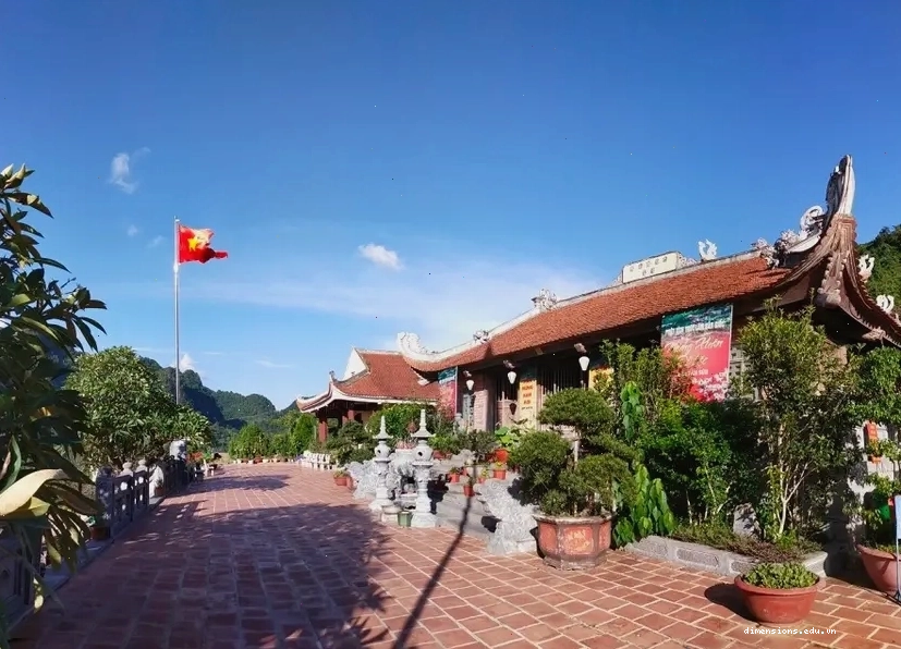 Kiến trúc cổ kính của Chùa Phật Tích Trúc Lâm Bản Giốc