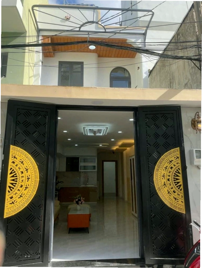 Mạng nhện giăng trước cửa nhà tượng trưng cho sự may mắn và đón khách
