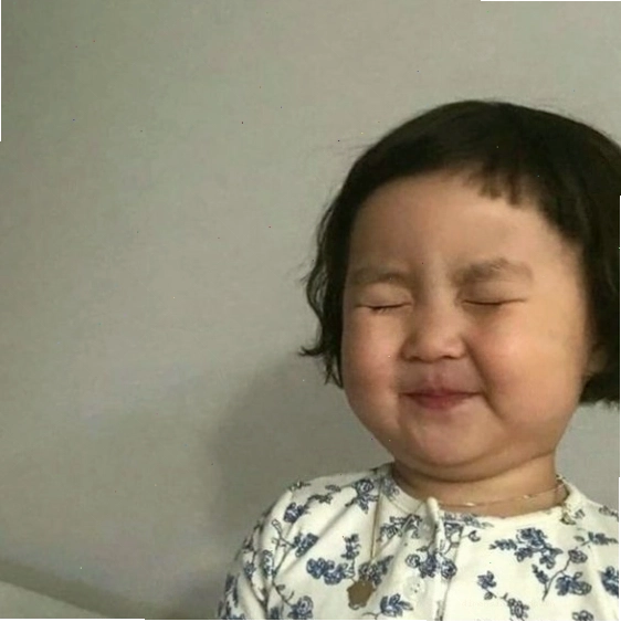 Meme em bé cười xinh