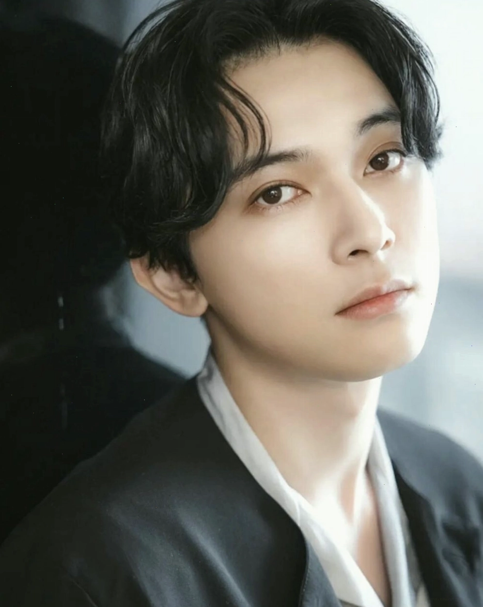 Nam diễn viên Nhật Bản Yoshizawa Ryo với nụ cười rạng rỡ