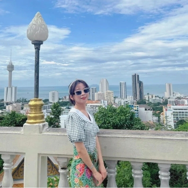 Người đàn ông đang thư giãn mắt